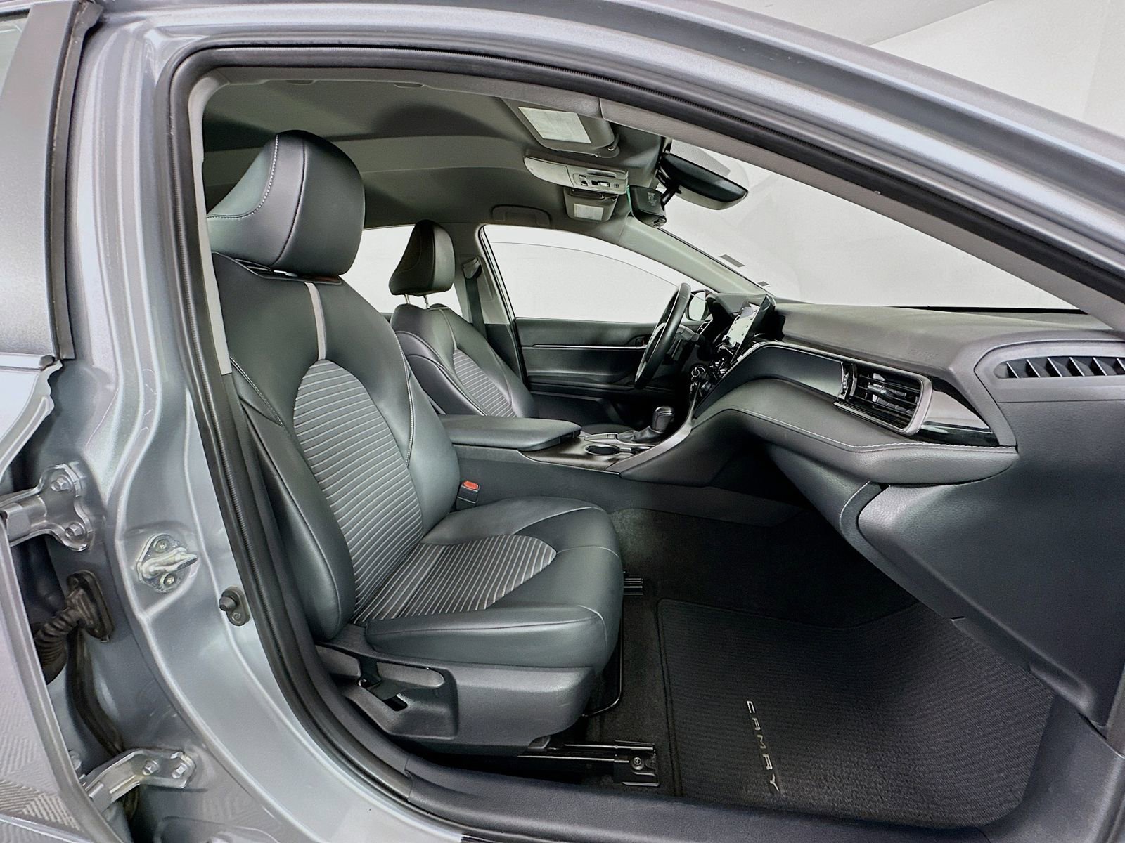 Used 2023 Toyota Camry SE image 27