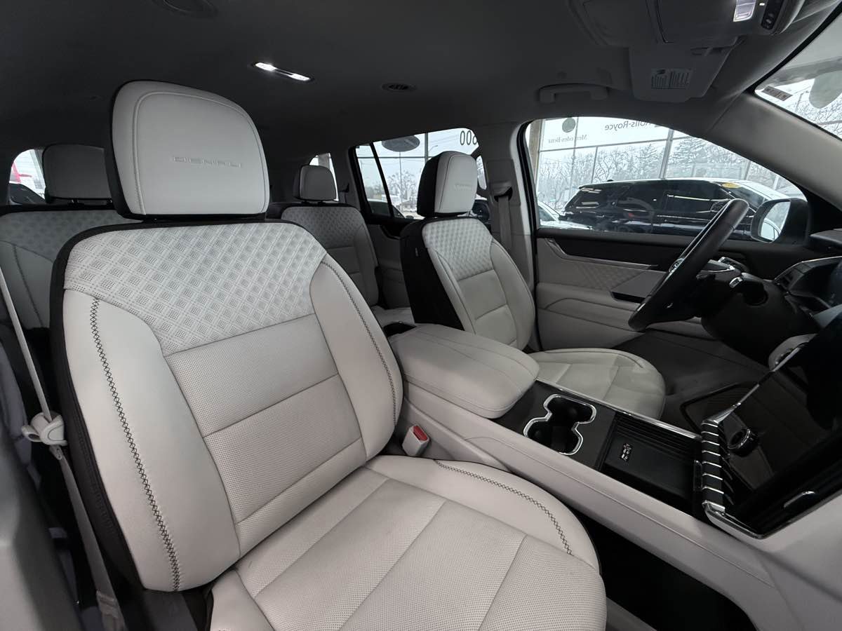 Used 2024 GMC Acadia Denali FWD image 36