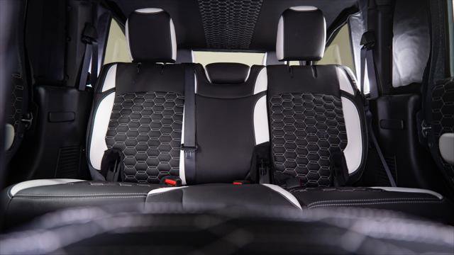 Used 2025 Jeep Gladiator Sport image 32