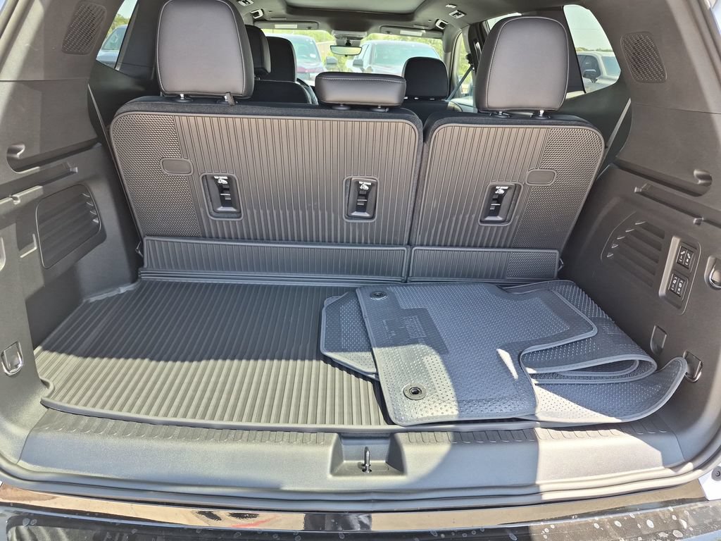 New 2027 GMC Acadia Denali w/ LPO, Floor Liner Package FWD image 40