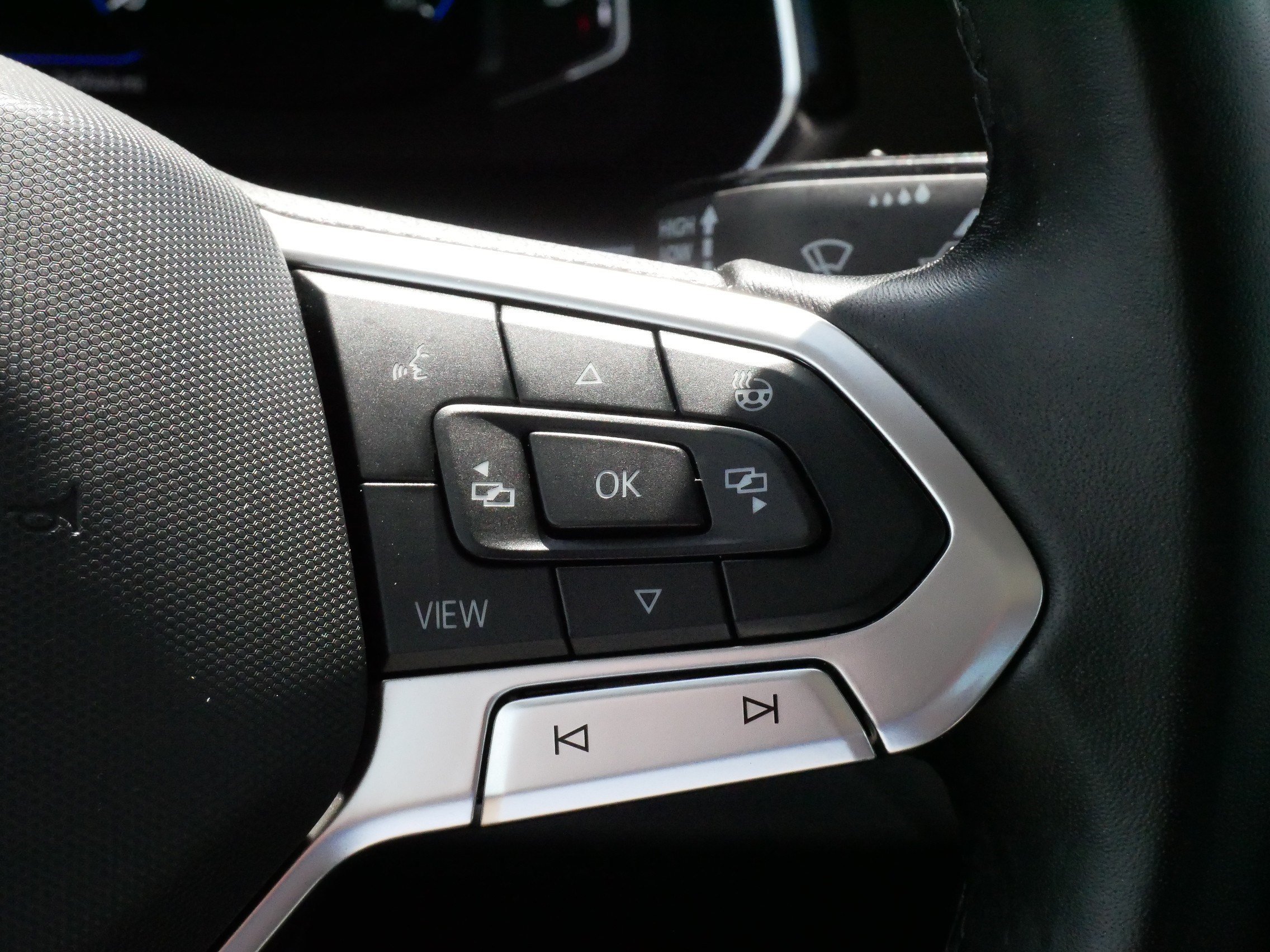 Used 2023 Volkswagen Jetta SEL FWD image 25