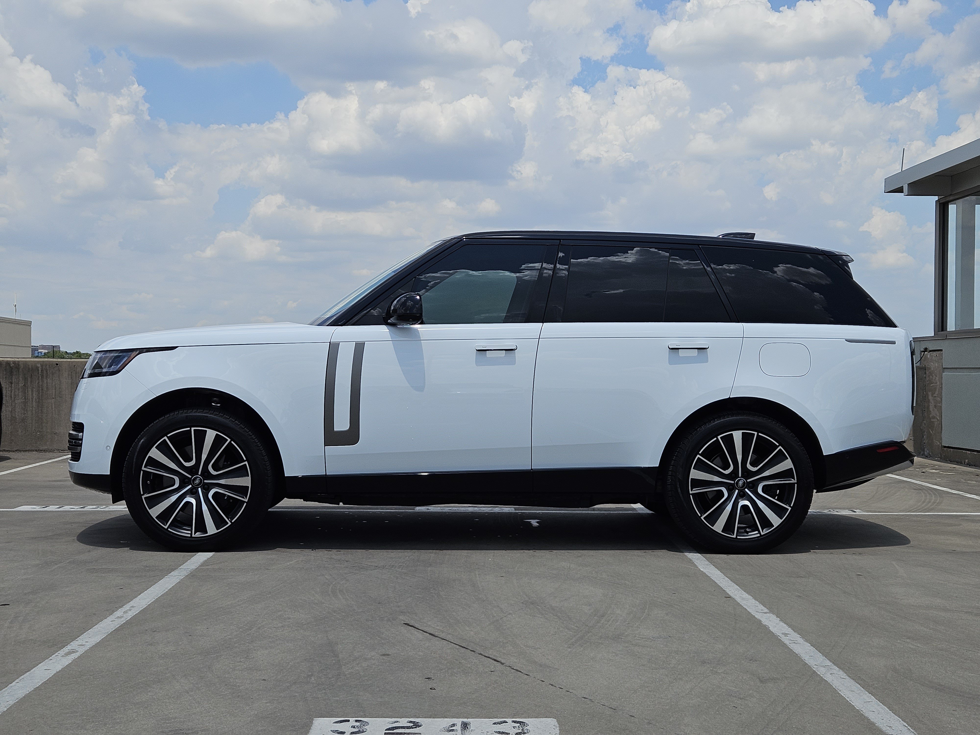Used 2025 Land Rover Range Rover SE AWD/4WD video 2