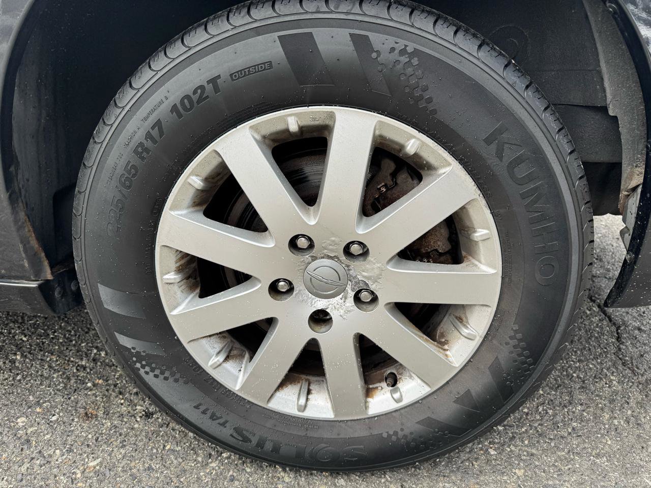 Used 2012 Chrysler Town & Country Touring-L w/ Entertainment Group #2 FWD image 8