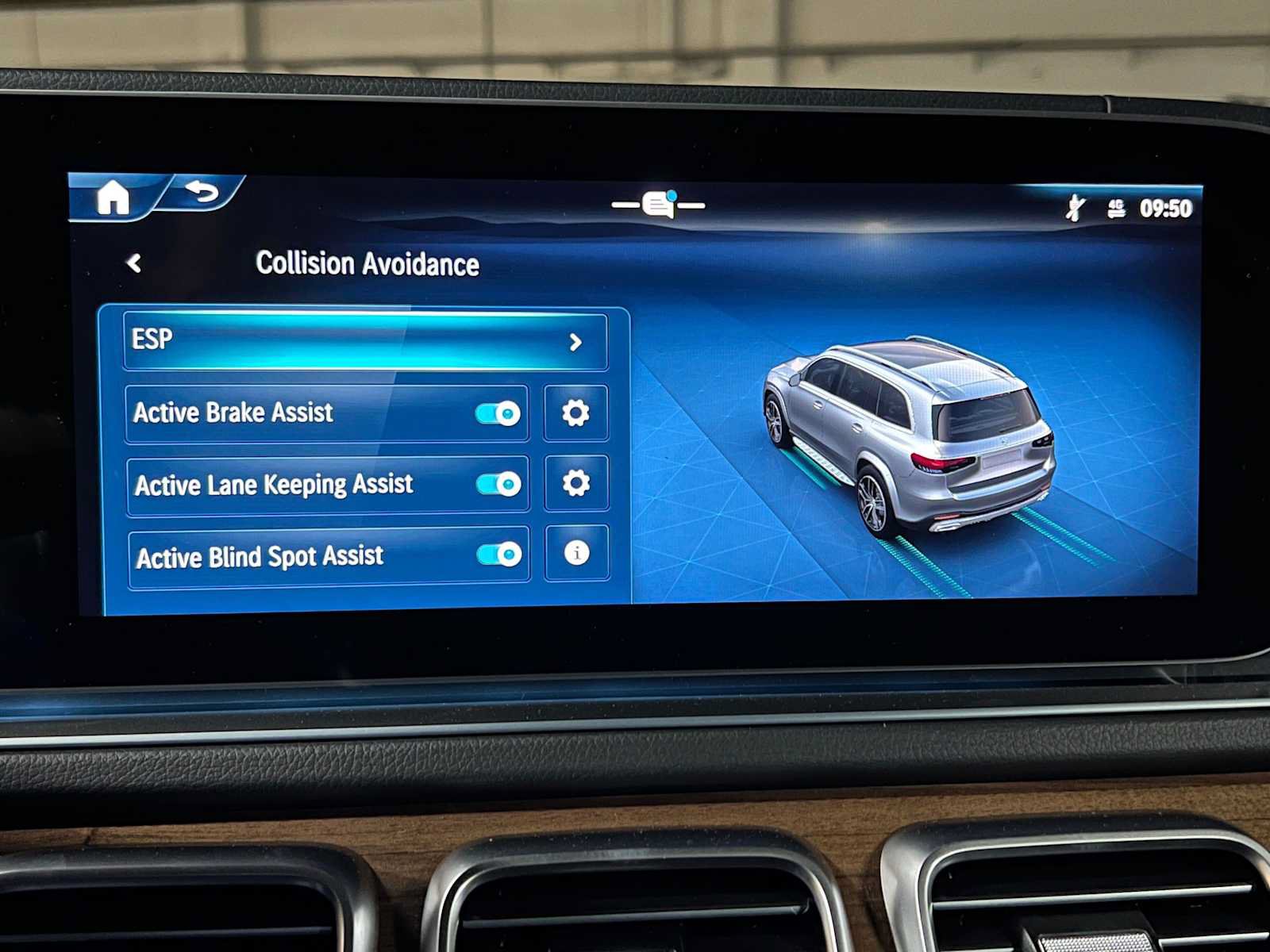 New 2026 Mercedes-Benz GLS 580 4MATIC image 40