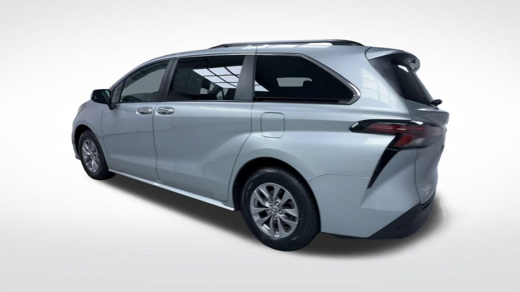 Certified 2024 Toyota Sienna XLE w/ XLE Plus Package AWD/4WD image 7