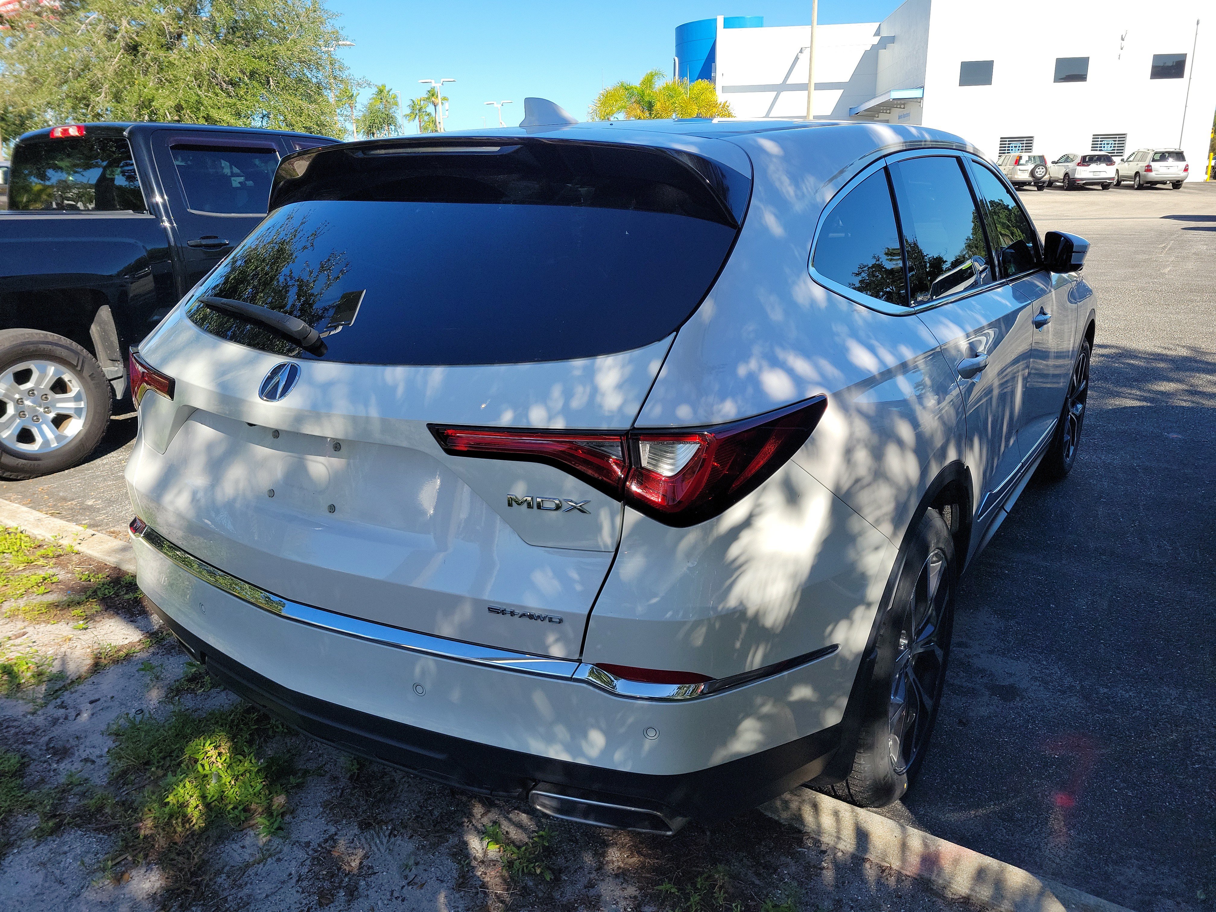 Used 2023 Acura MDX w/ Technology Package AWD/4WD image 10