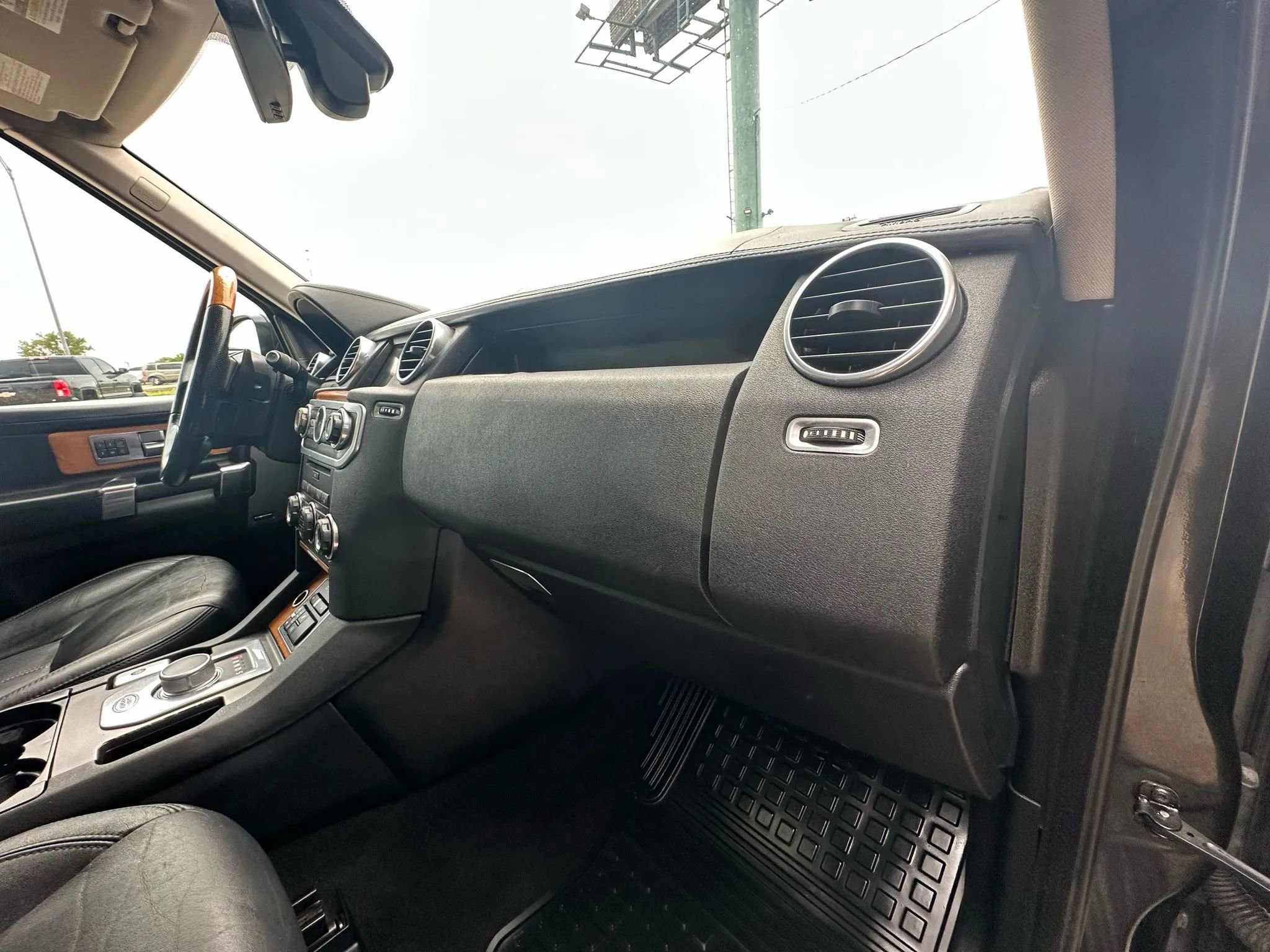 Used 2015 Land Rover LR4 HSE LUX image 23