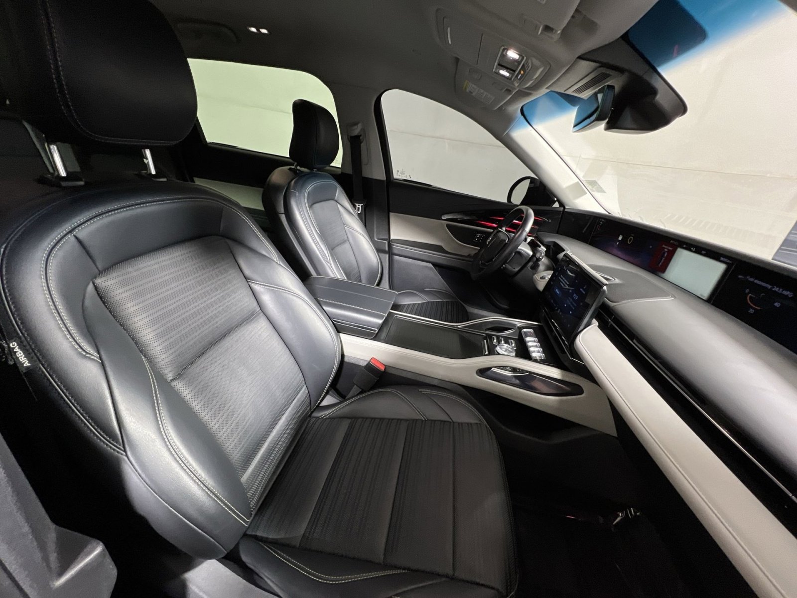 Used 2024 Lincoln Nautilus Reserve image 25