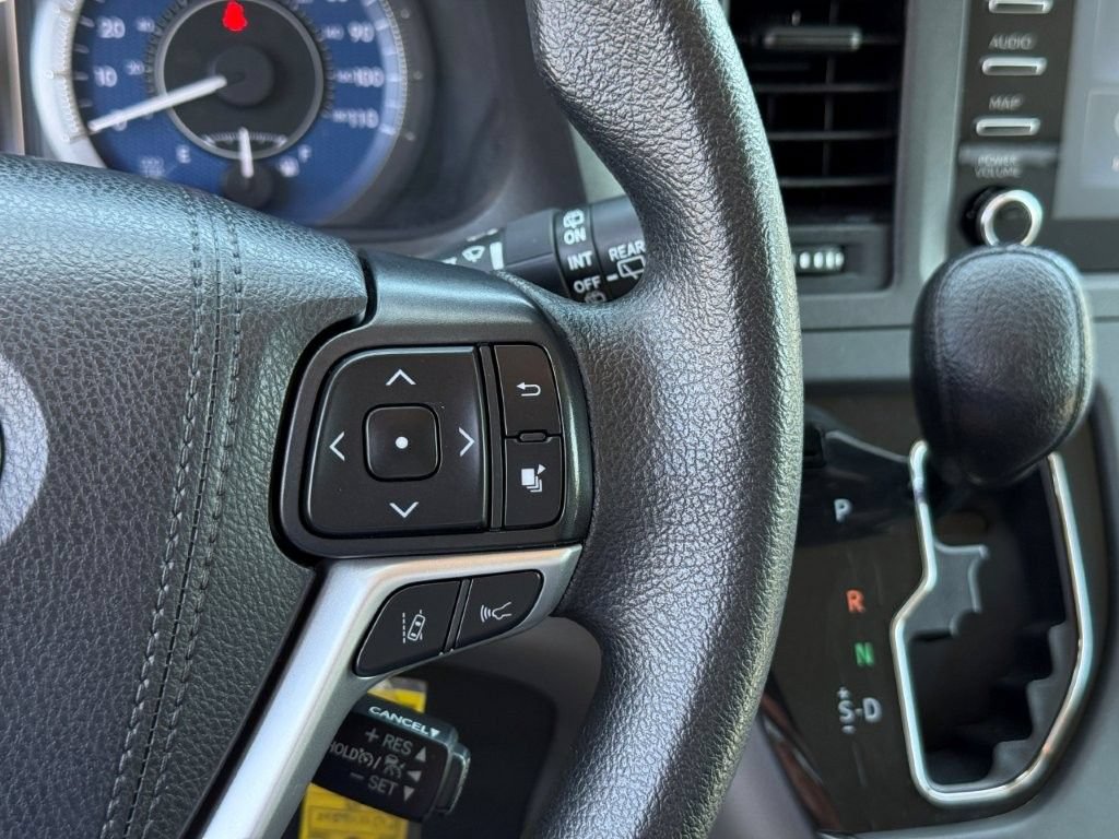 Used 2019 Toyota Sienna L FWD image 27