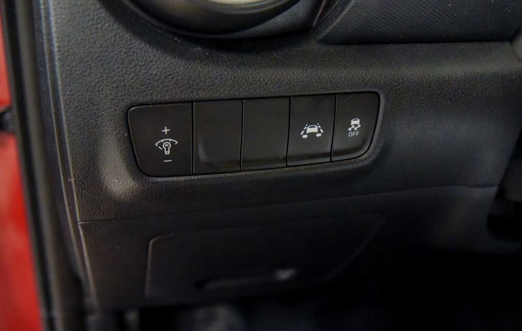 Used 2019 Hyundai Kona SE image 16