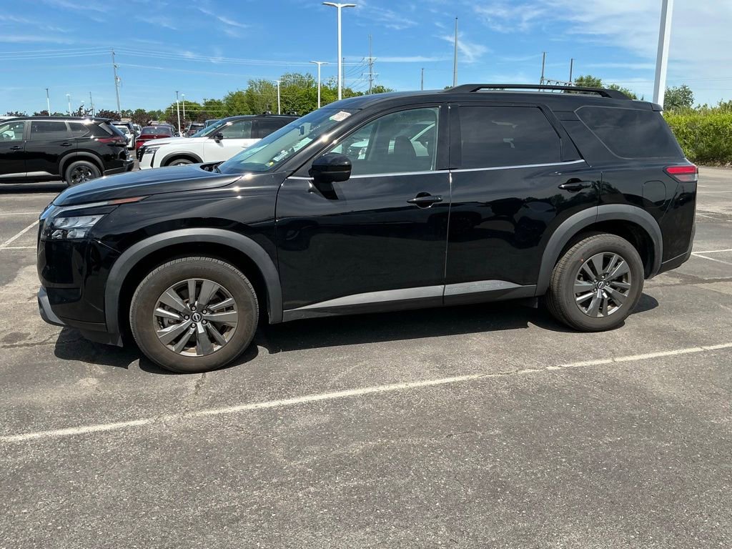 Used 2024 Nissan Pathfinder SV FWD image 4