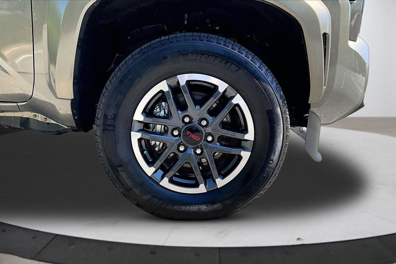 Used 2025 Toyota Tacoma TRD Sport AWD/4WD image 33