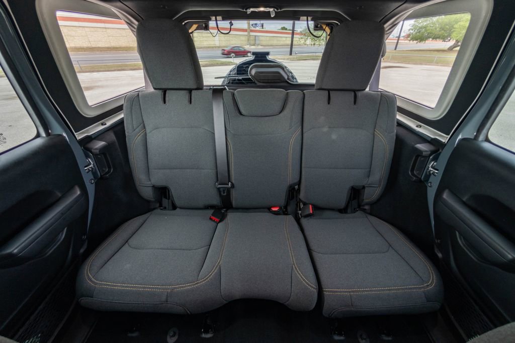 Used 2025 Jeep Wrangler Willys image 16