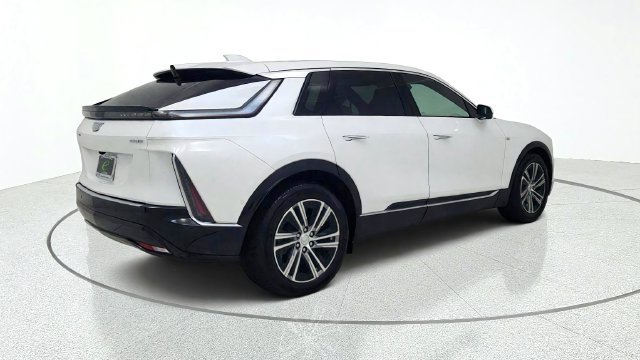 Used 2025 Cadillac Lyriq Luxury w/ LPO, Floor Liner Package RWD image 8
