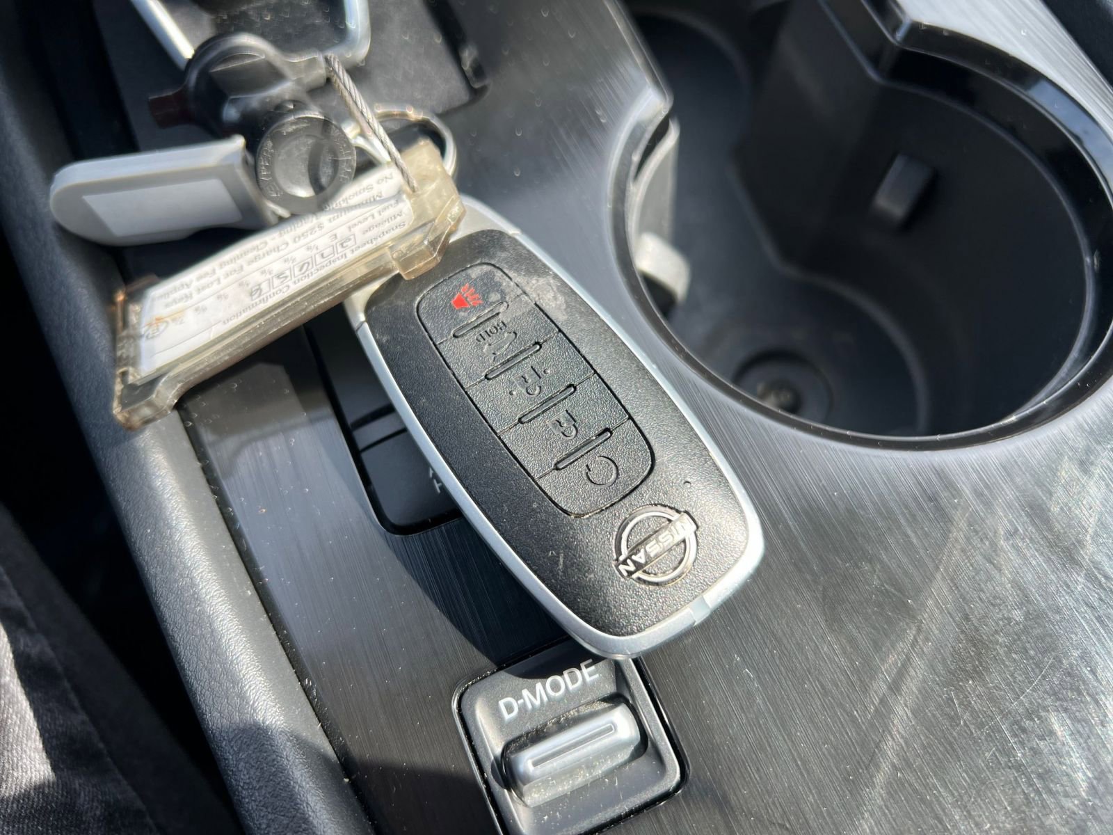 Used 2025 Nissan Rogue SV image 27