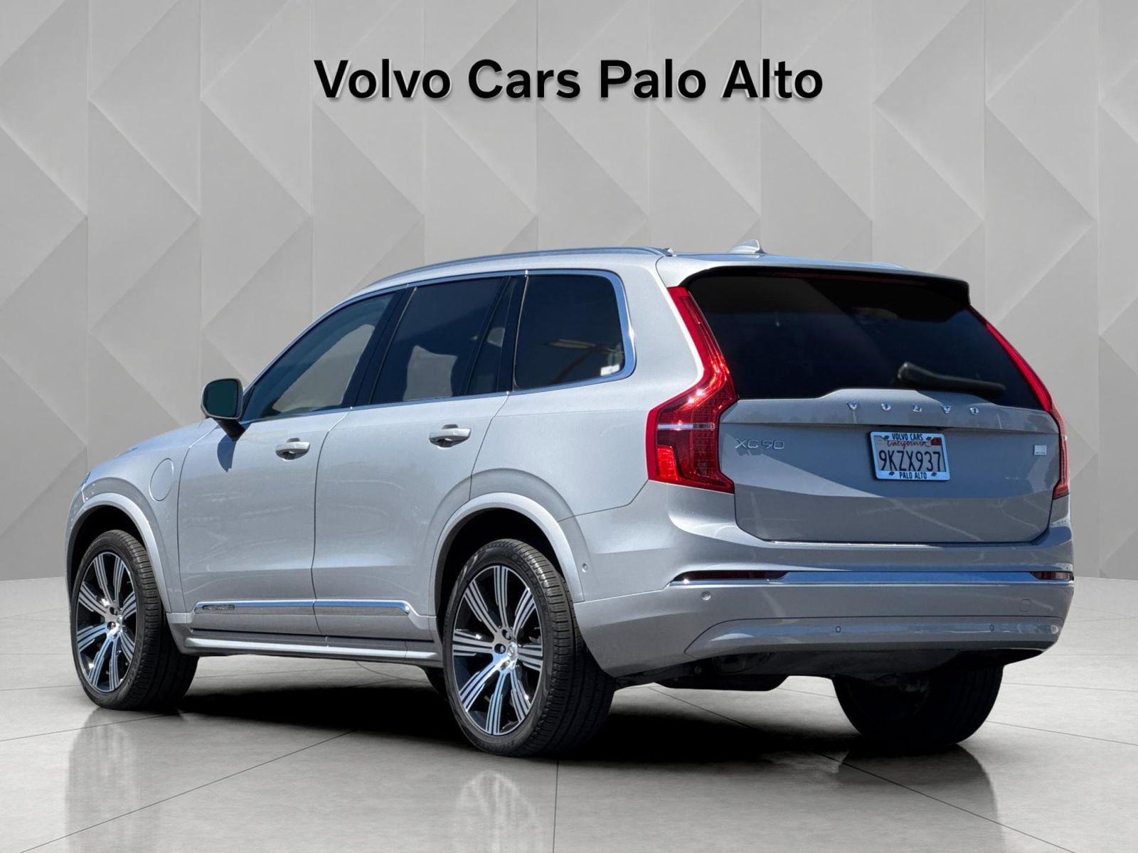 Certified 2024 Volvo XC90 T8 Plus w/ Protection Package Premier AWD/4WD image 9