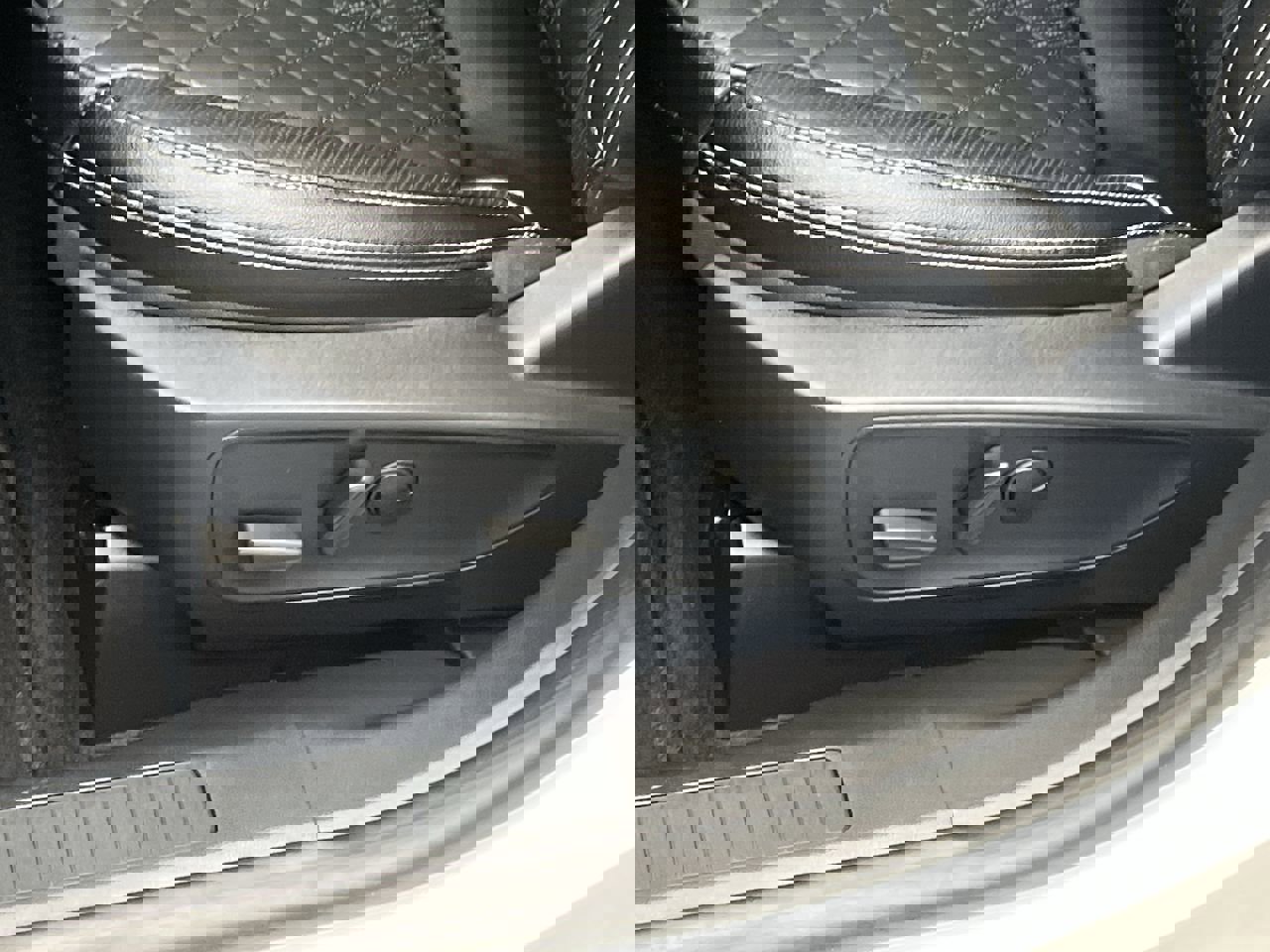 Certified 2024 Ford Escape Platinum w/ Premium Technology Package image 12