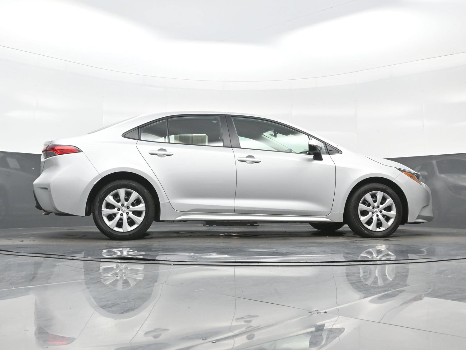 Used 2024 Toyota Corolla LE FWD image 30