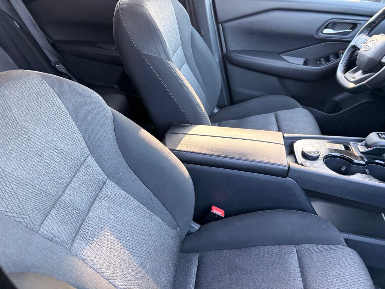 Certified 2025 Nissan Rogue SV AWD/4WD image 11