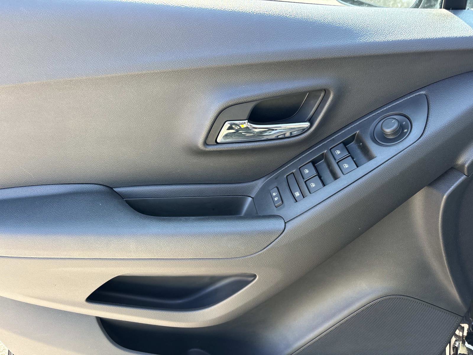 Used 2020 Chevrolet Trax LS image 12