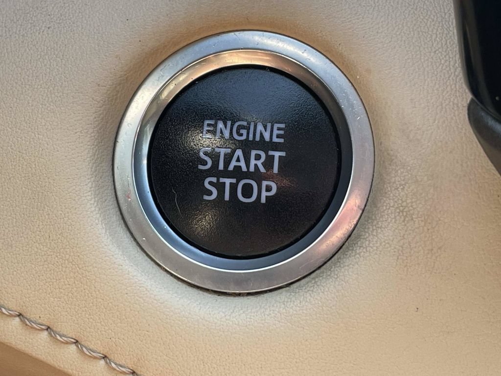 Used 2021 Toyota Highlander XLE FWD image 37