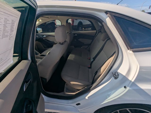 Used 2016 Ford Focus SE w/ SE Sport Package FWD image 14
