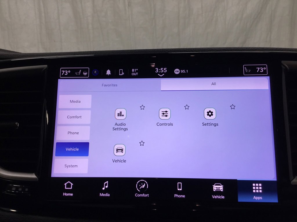 Used 2023 Chrysler Pacifica Touring-L AWD/4WD image 31