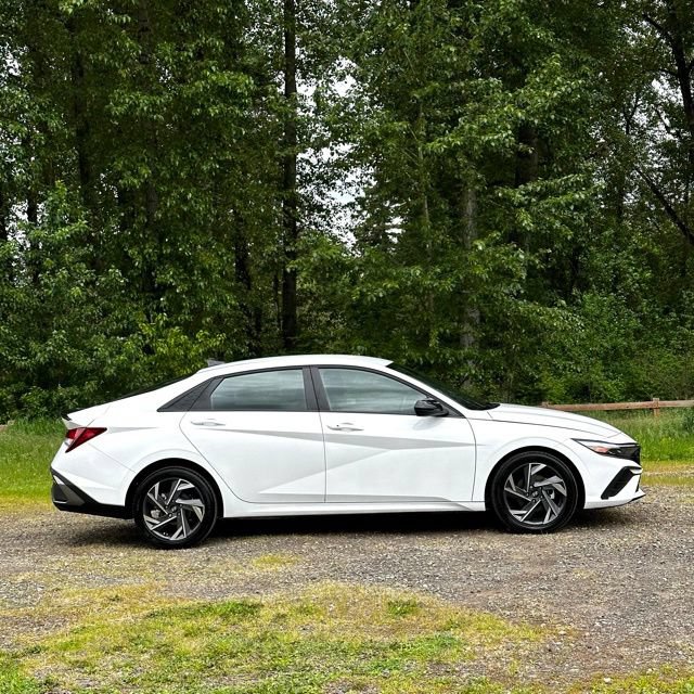 Certified 2025 Hyundai Elantra Sport FWD image 9