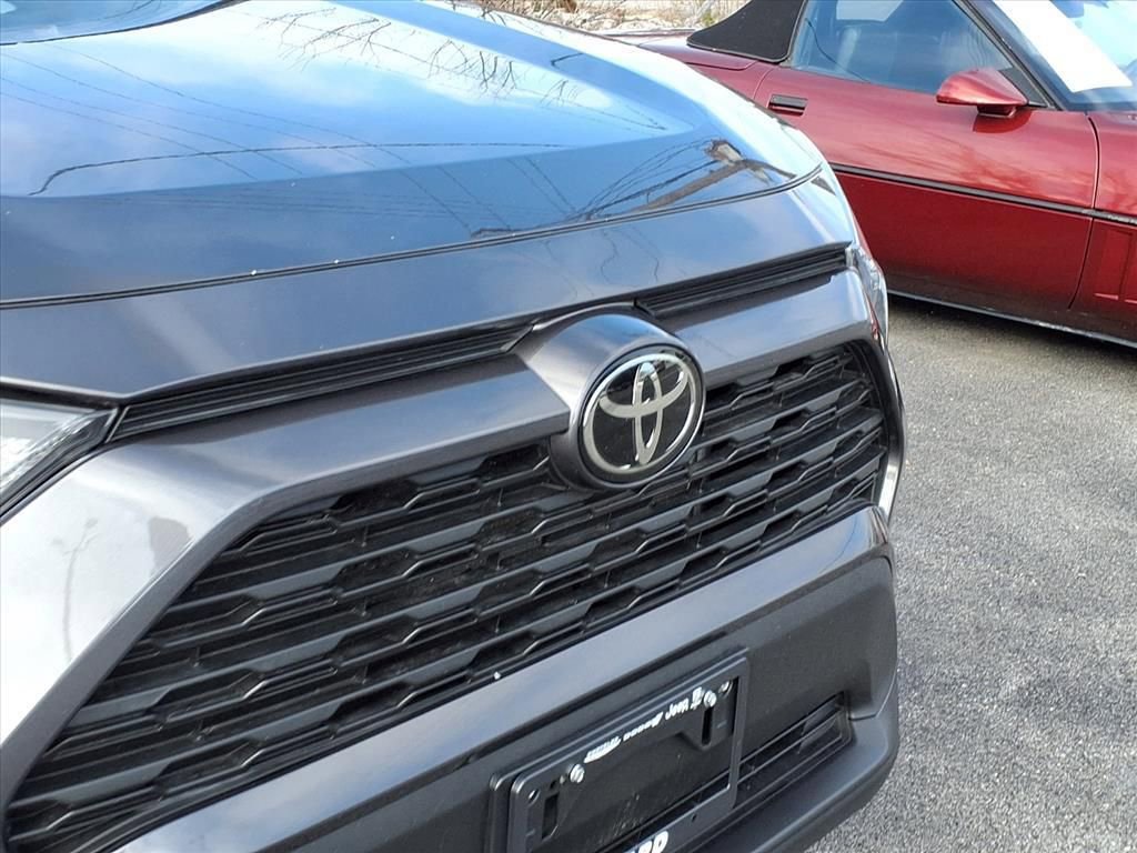 Used 2021 Toyota RAV4 LE image 19