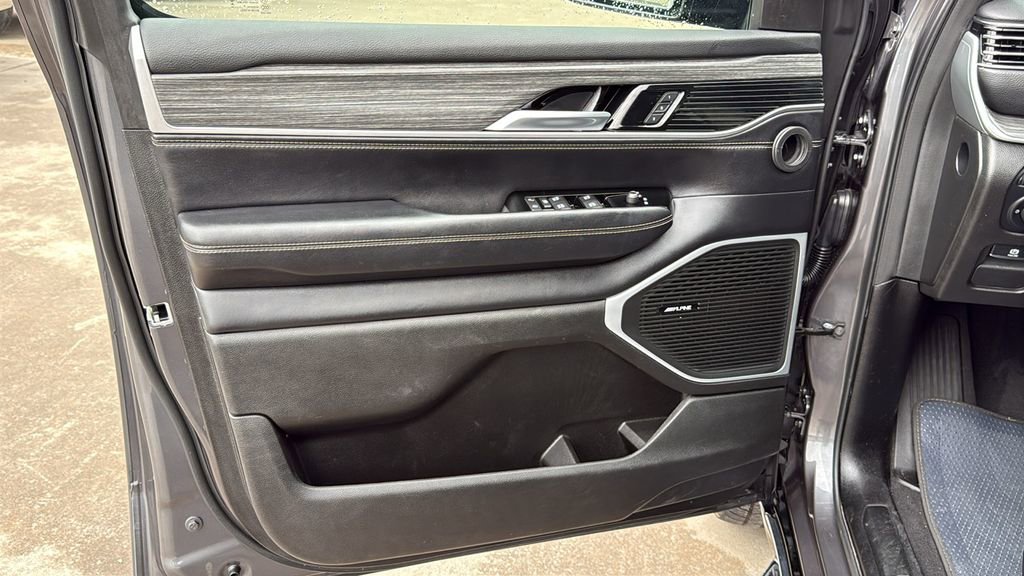 Used 2024 Jeep Wagoneer Series II w/ Flexible Seating Group RWD image 12