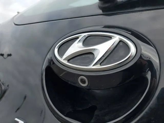 Used 2017 Hyundai Veloster FWD image 10