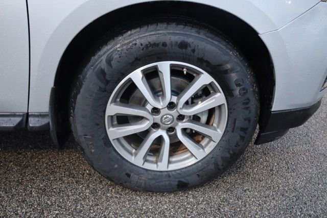 Used 2019 Nissan Pathfinder SV image 14