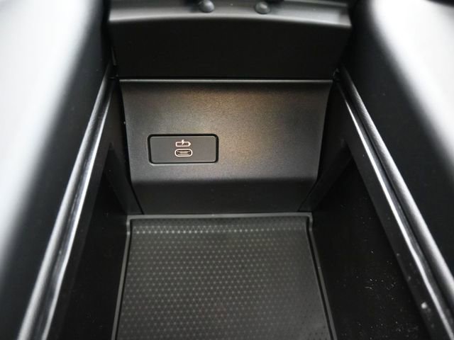 New 2026 BMW X5 xDrive50e w/ Climate Comfort Package image 4