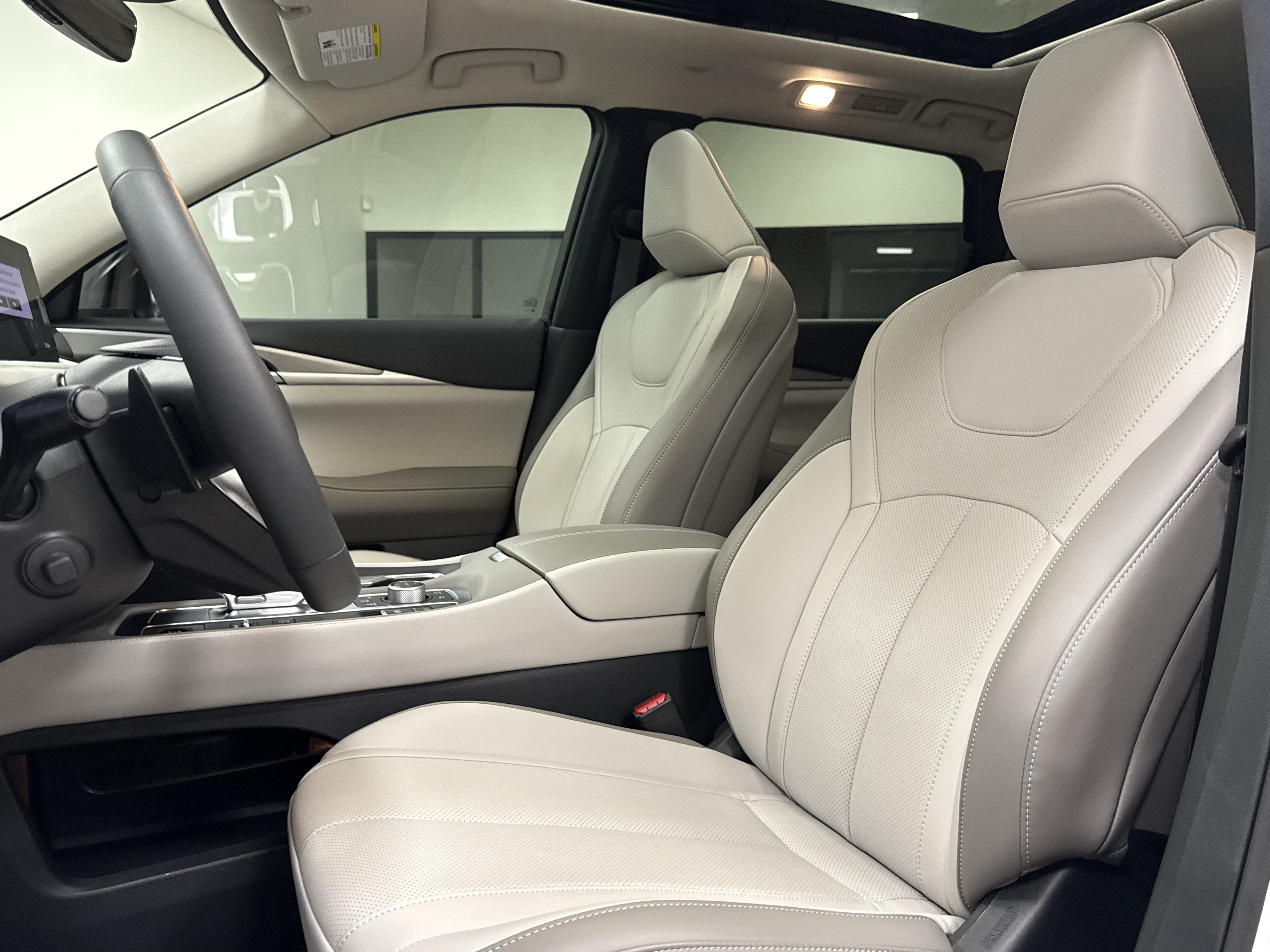 Certified 2027 INFINITI QX60 Luxe w/ Cargo Package FWD image 13