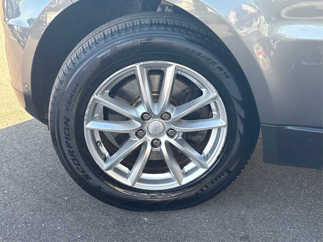 Used 2015 Land Rover Range Rover Sport SE image 28