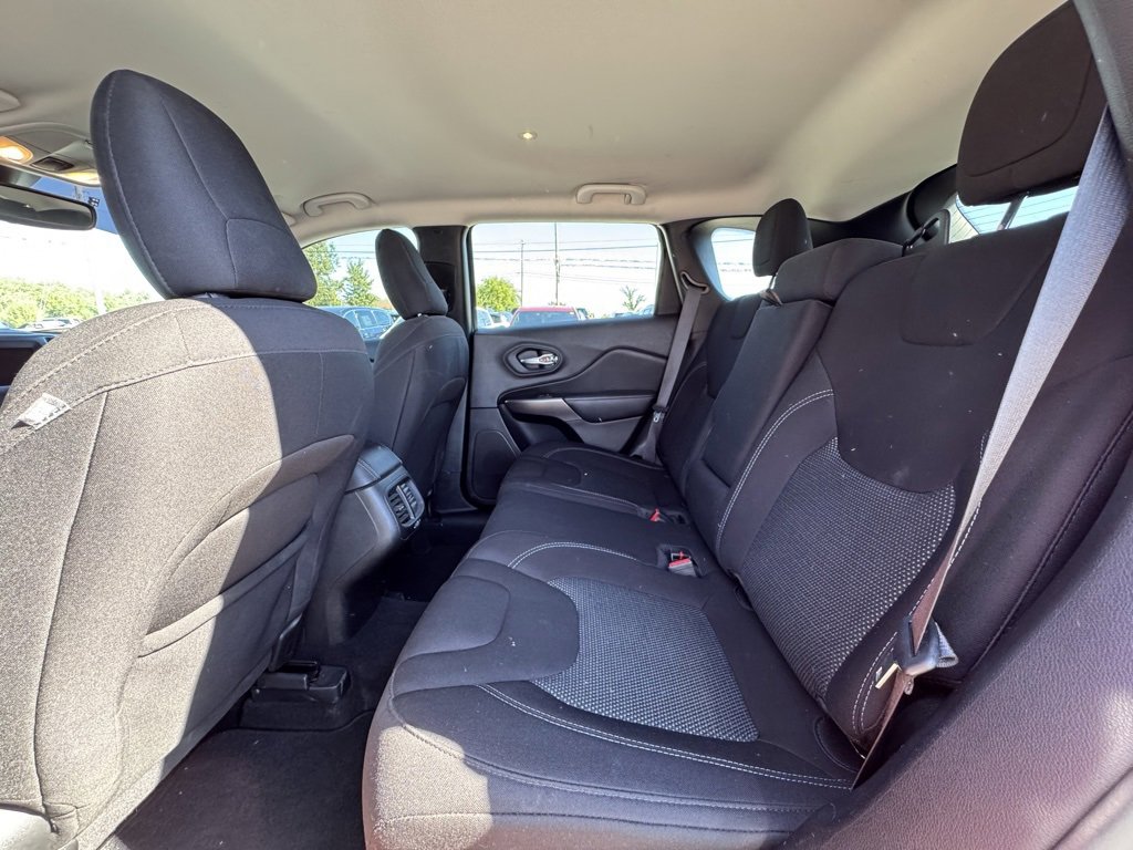 Used 2021 Jeep Cherokee Latitude image 11