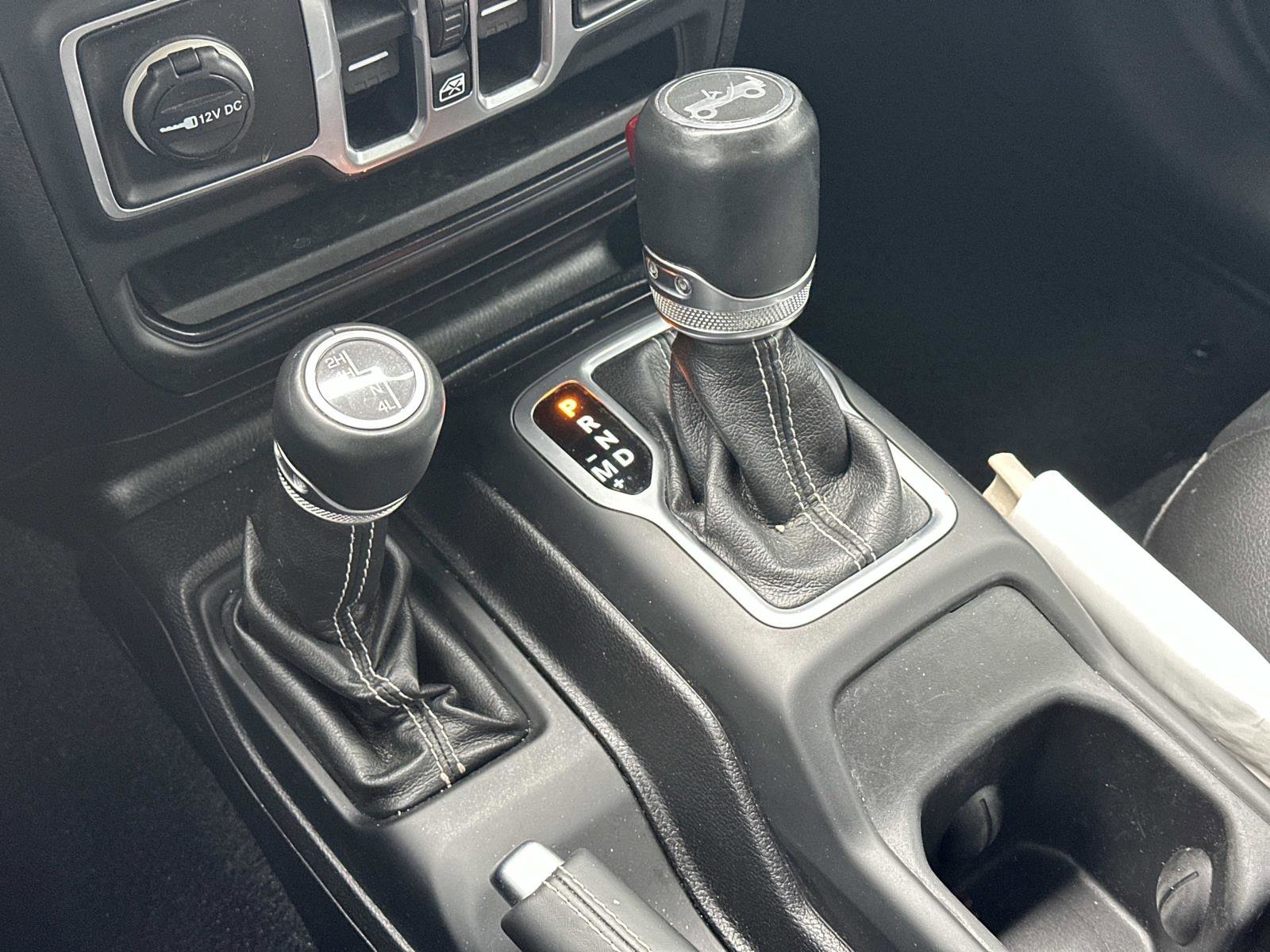 Used 2018 Jeep Wrangler Unlimited Sahara AWD/4WD image 31