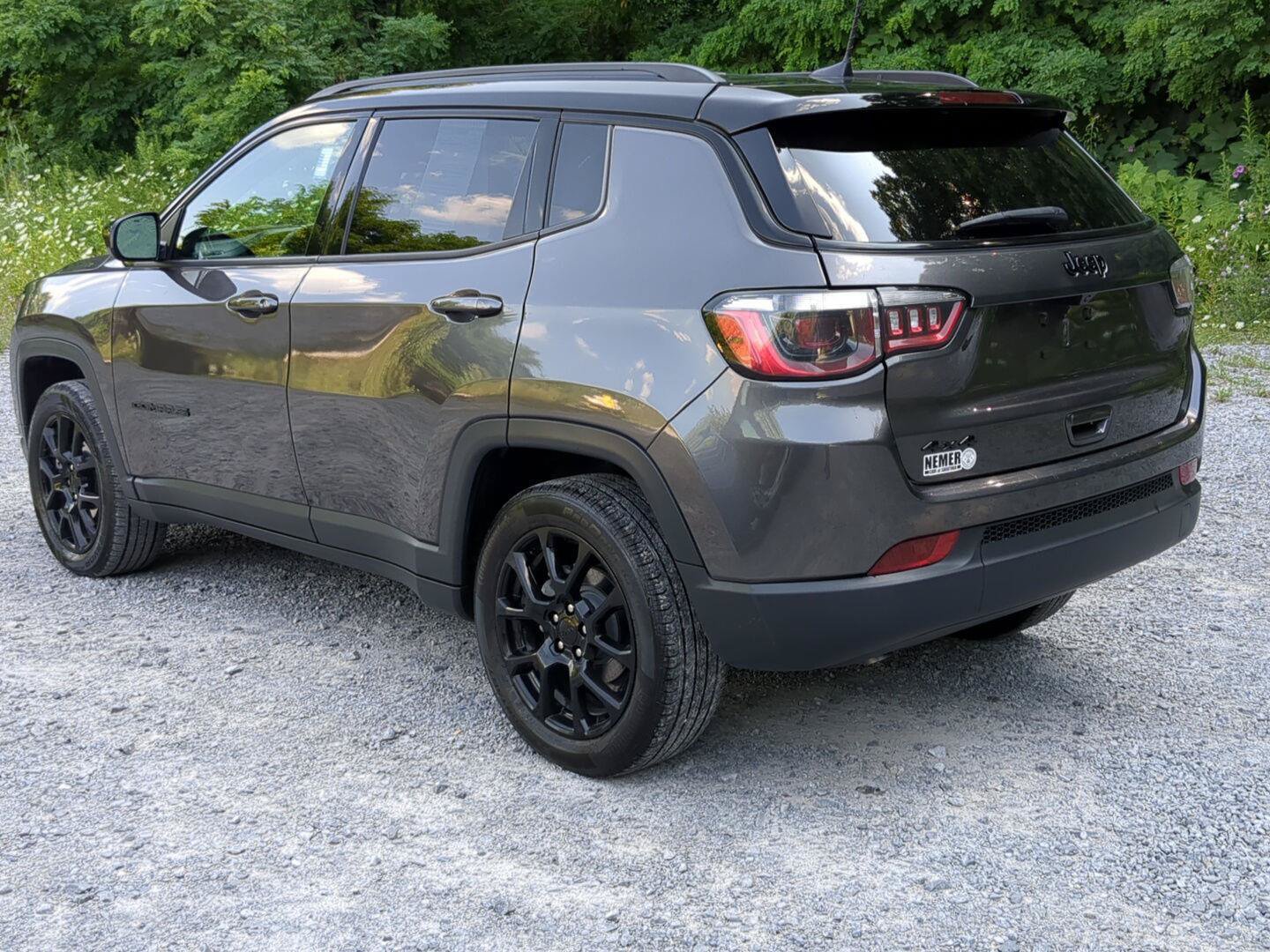 Used 2023 Jeep Compass Latitude AWD/4WD image 5