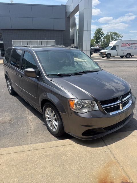 Used 2016 Dodge Grand Caravan SXT w/ Rear Park Assist Package FWD image 1
