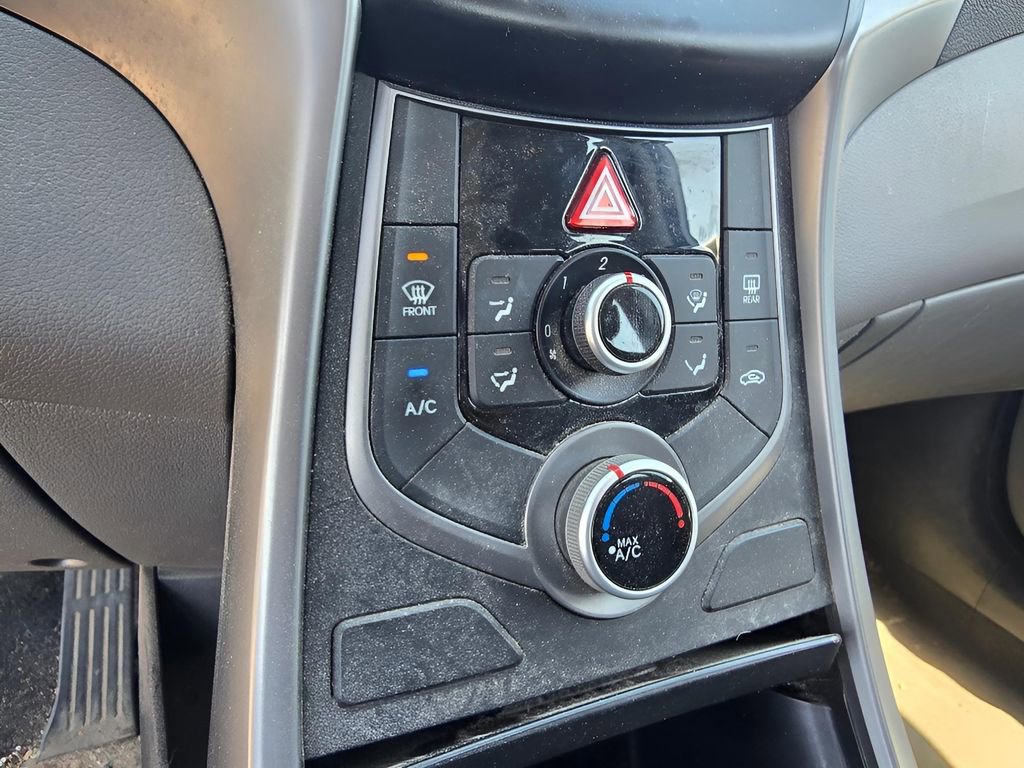 Used 2016 Hyundai Elantra SE image 18