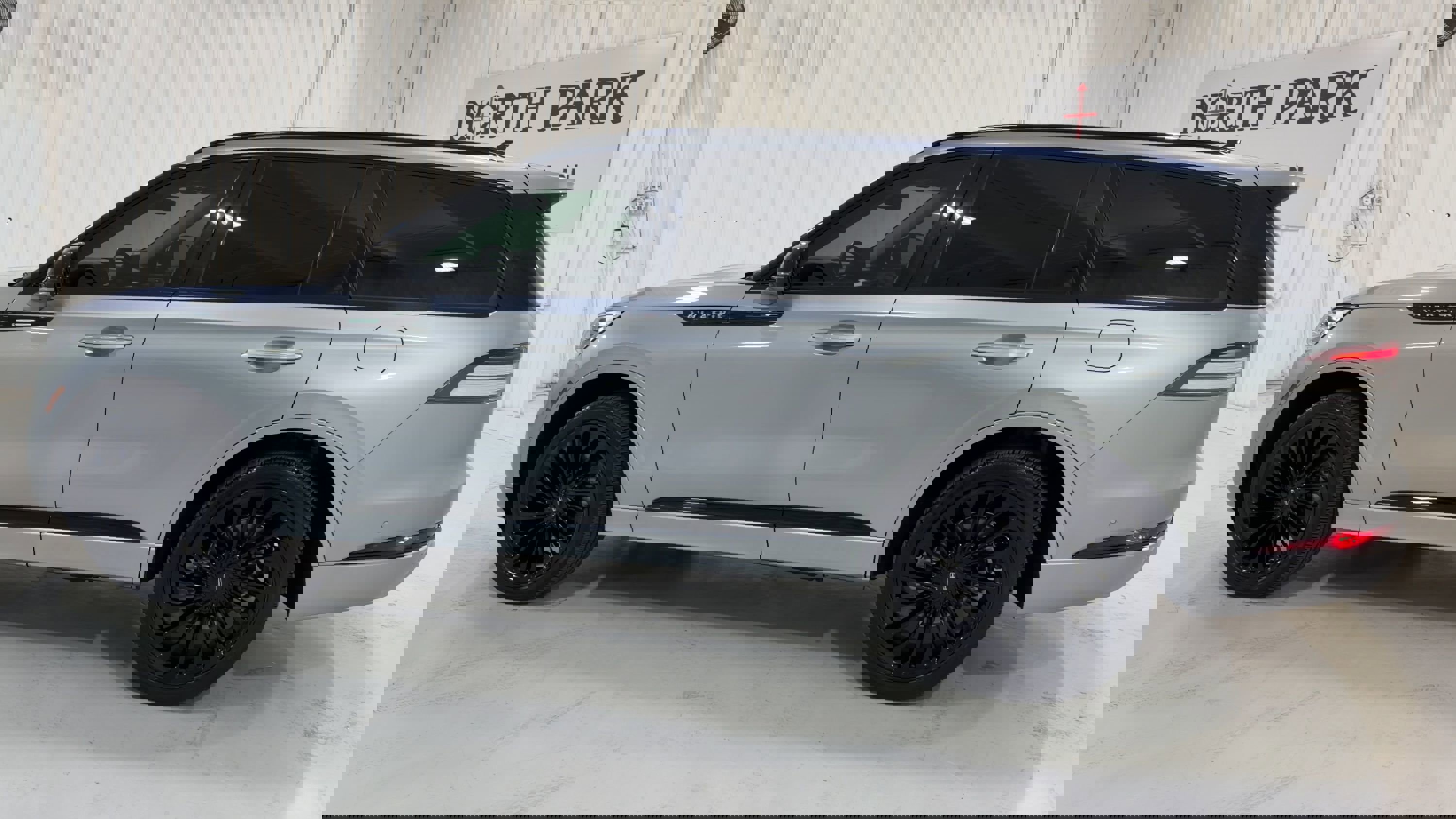 Used 2023 Lincoln Aviator Reserve w/ Equipment Group 201A image 7