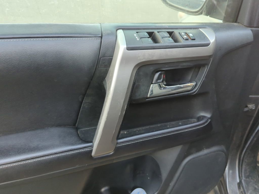 Used 2016 Toyota 4Runner SR5 image 8