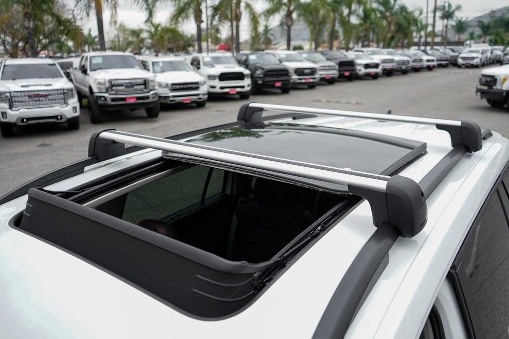 Used 2025 Volkswagen Atlas Peak Edition SE AWD/4WD image 27