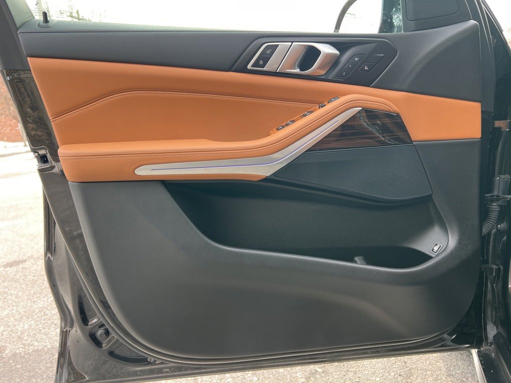 Used 2023 BMW X5 xDrive45e w/ Climate Comfort Package image 11