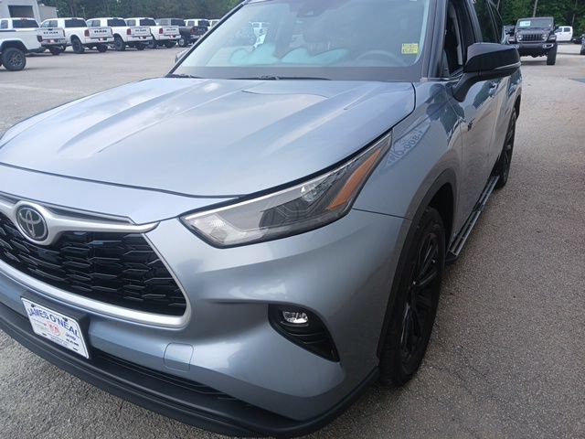 Used 2023 Toyota Highlander LE FWD image 8