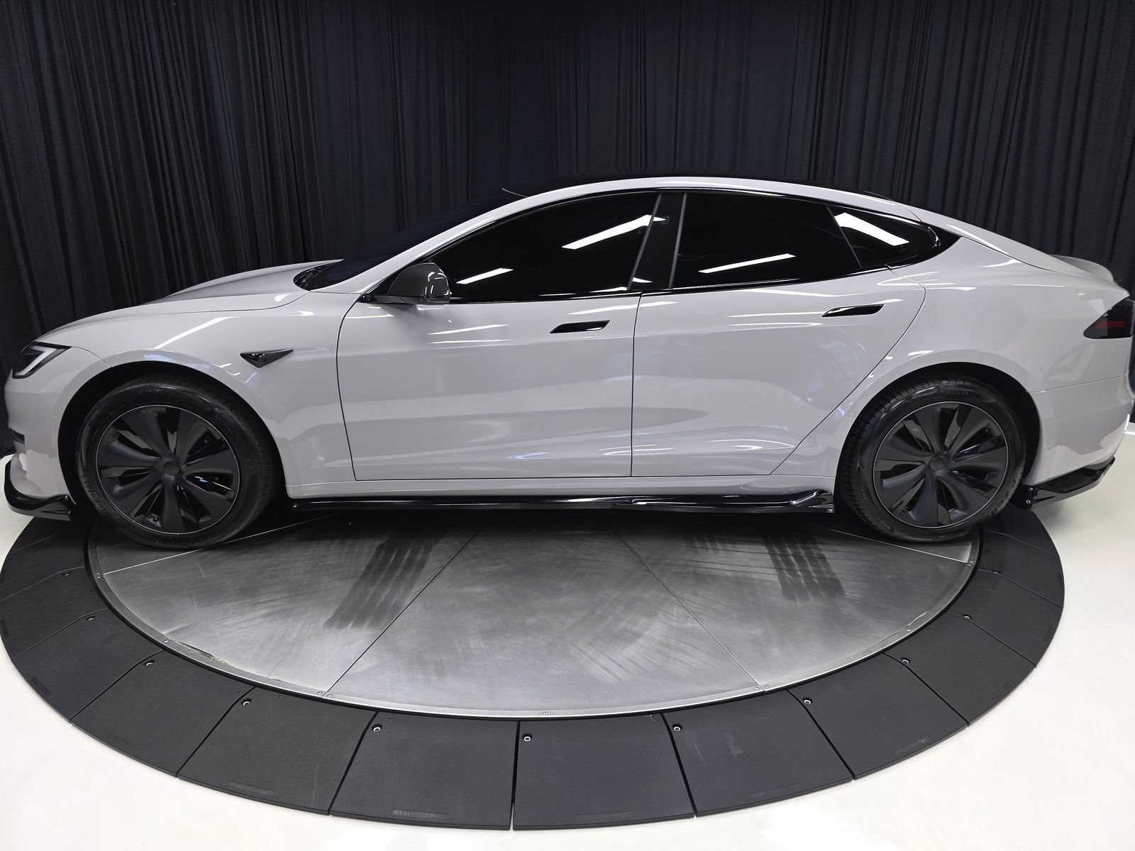 Used 2023 Tesla Model S Standard Range AWD/4WD image 11