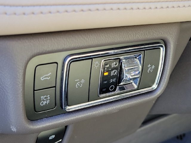 Used 2023 Lincoln Nautilus Reserve AWD/4WD image 11