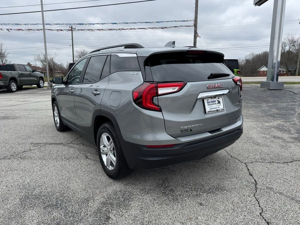 Used 2024 GMC Terrain SLE w/ Driver Convenience Package image 3
