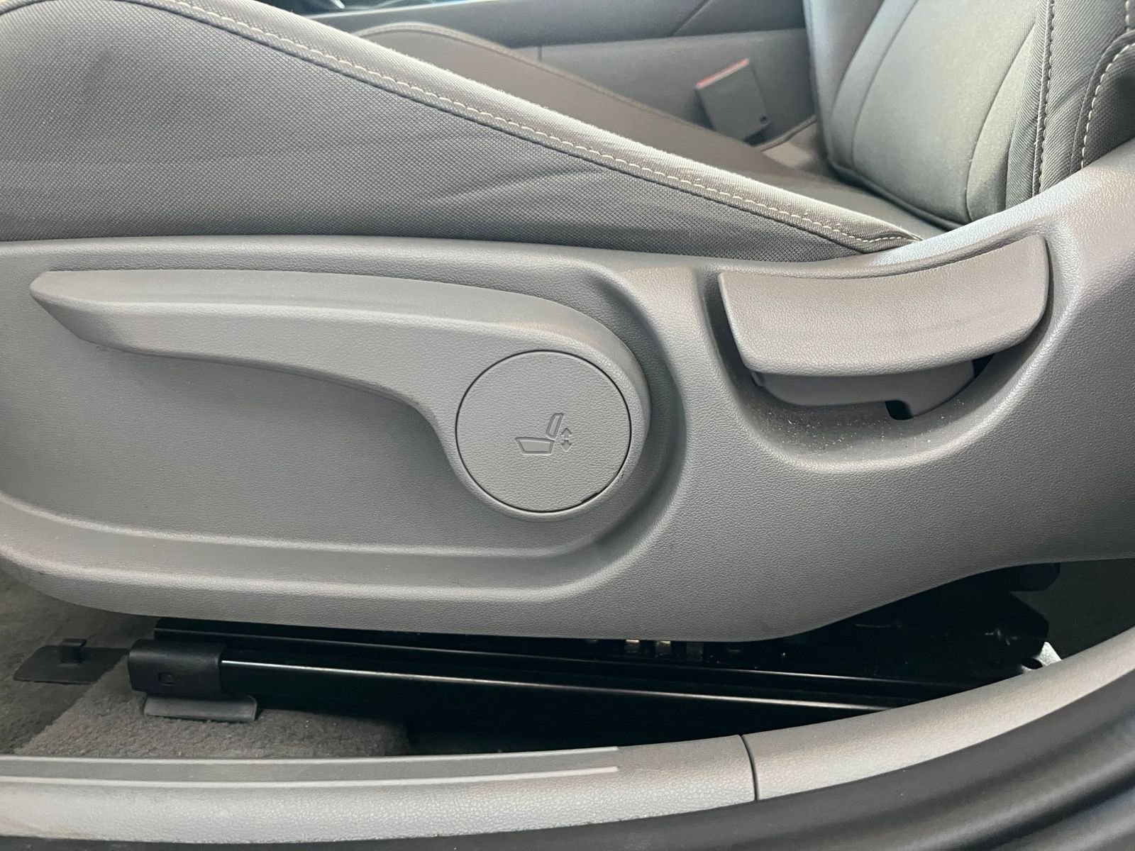 Used 2025 Hyundai Elantra SEL image 23