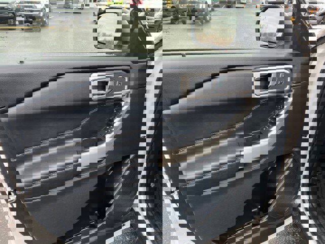 Certified 2022 Ford Explorer XLT w/ Equipment Group 202A image 10